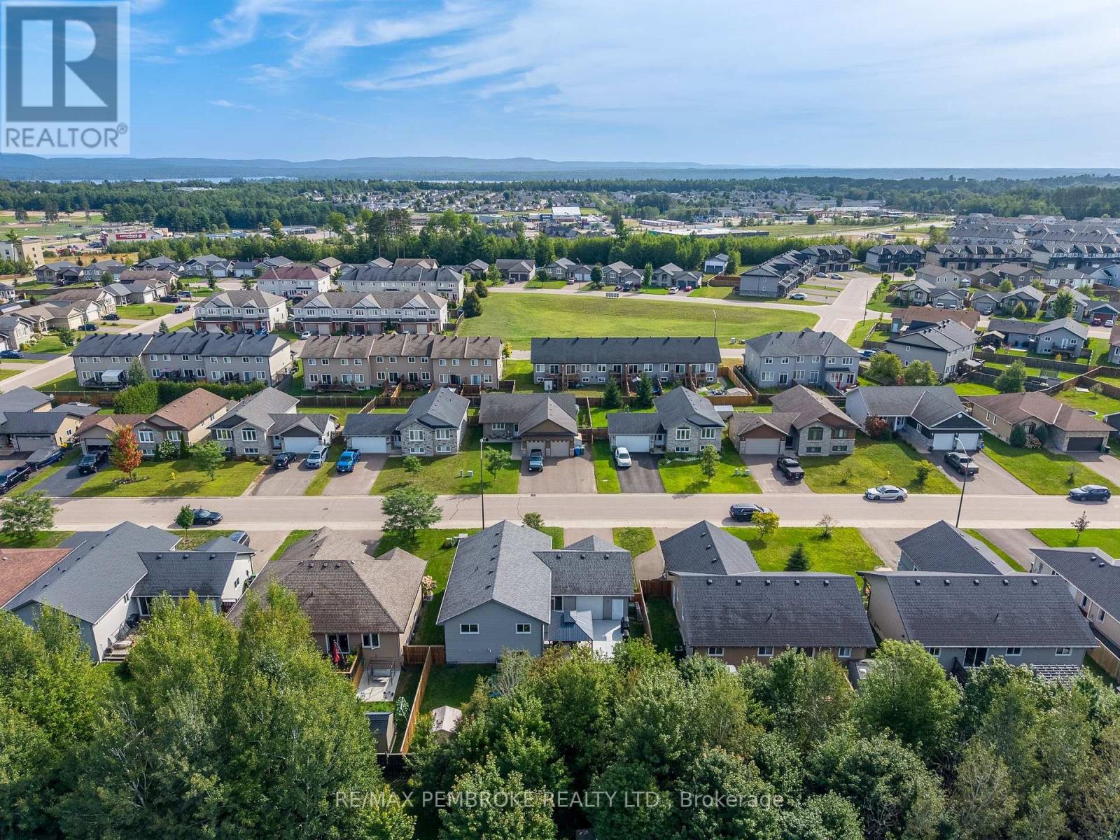 521 GARDNER CRESCENT - 4