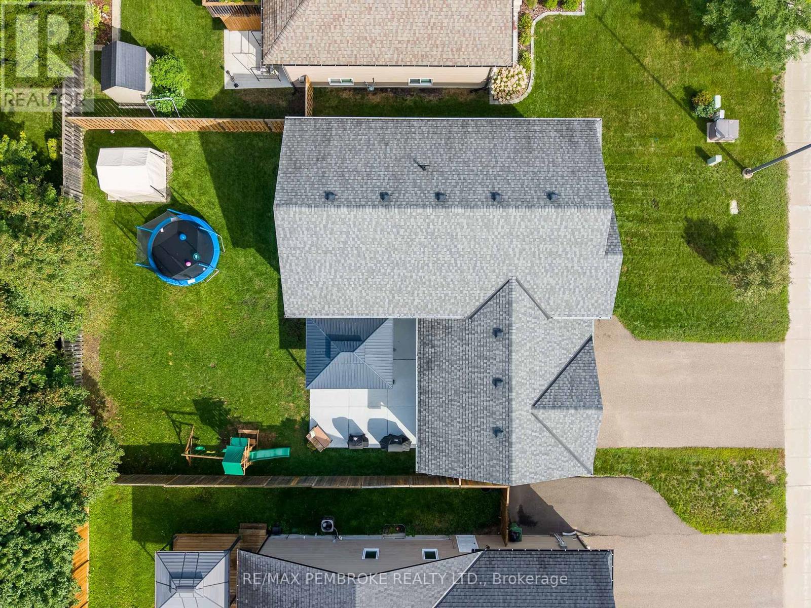 521 GARDNER CRESCENT - 5