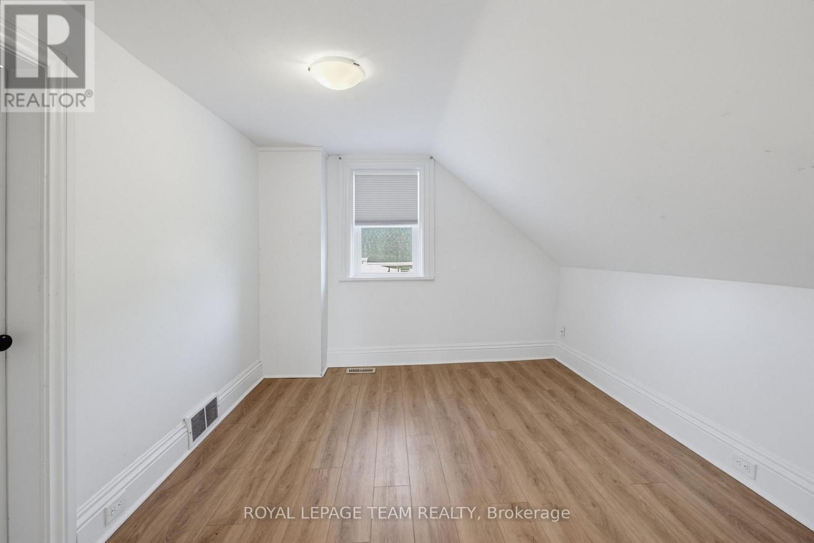 81 BANK STREET S - Image 22