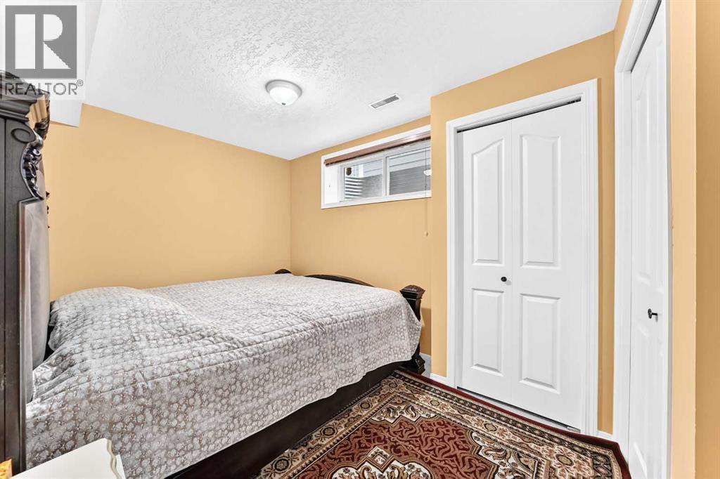 207 Bridlewood Road SW - 30
