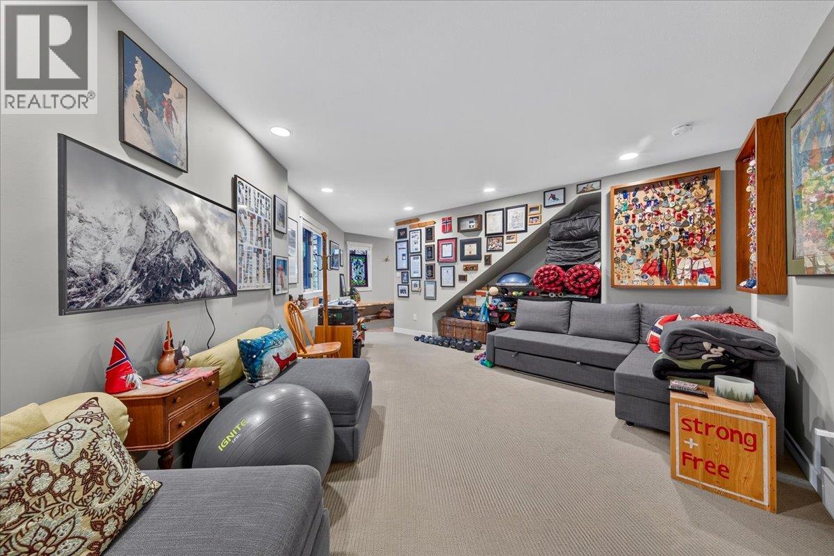 1941 GREYWOLF Drive - Image 38