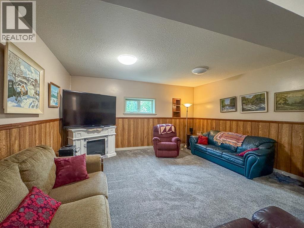 1705 MILLAR ROAD - 17