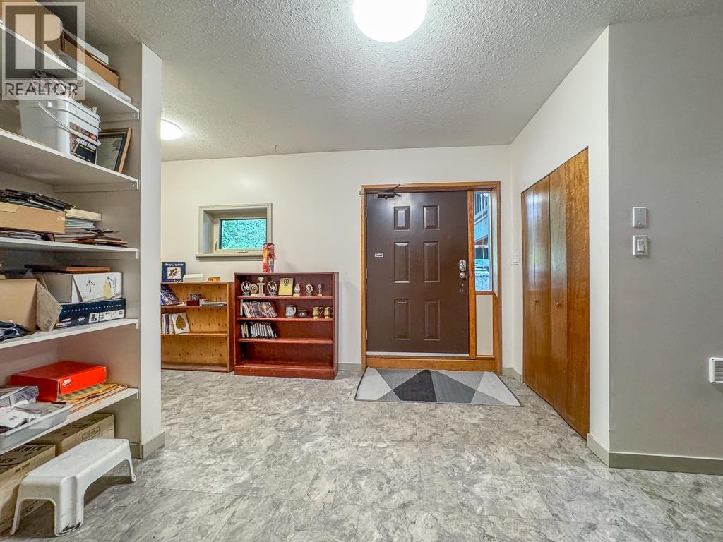 1705 MILLAR ROAD - 27