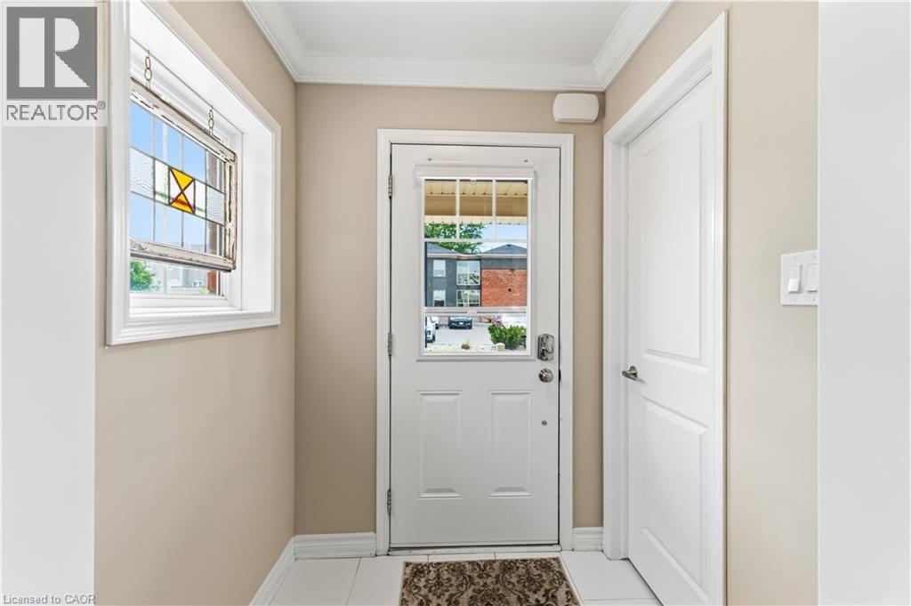 22 SPRING CREEK Drive Unit# 33, Waterdown — photo 3