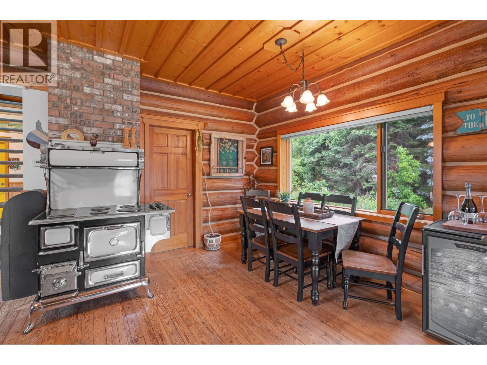 Photo 15 of 41 — 24845 CHIEF LAKE ROAD · Prince George, BC