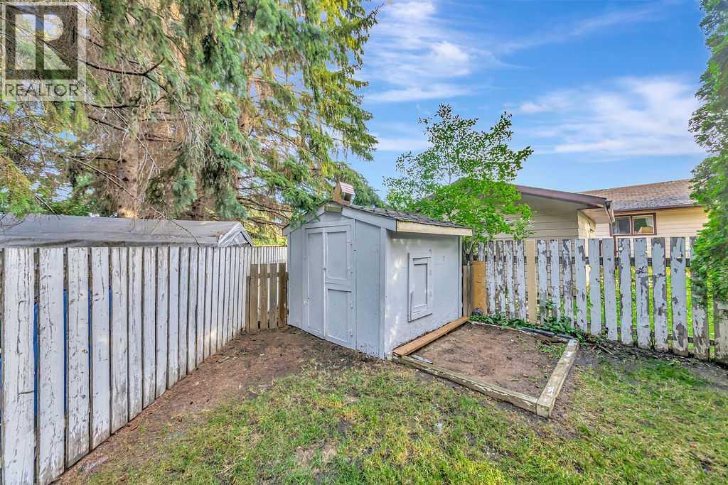 4610 31 Street Close - Image 33