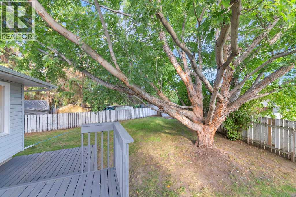 4610 31 Street Close - 46