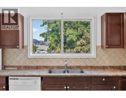 Primary Bedroom - 1420 Graham Road, Kelowna, BC V1X1K2 Photo 8