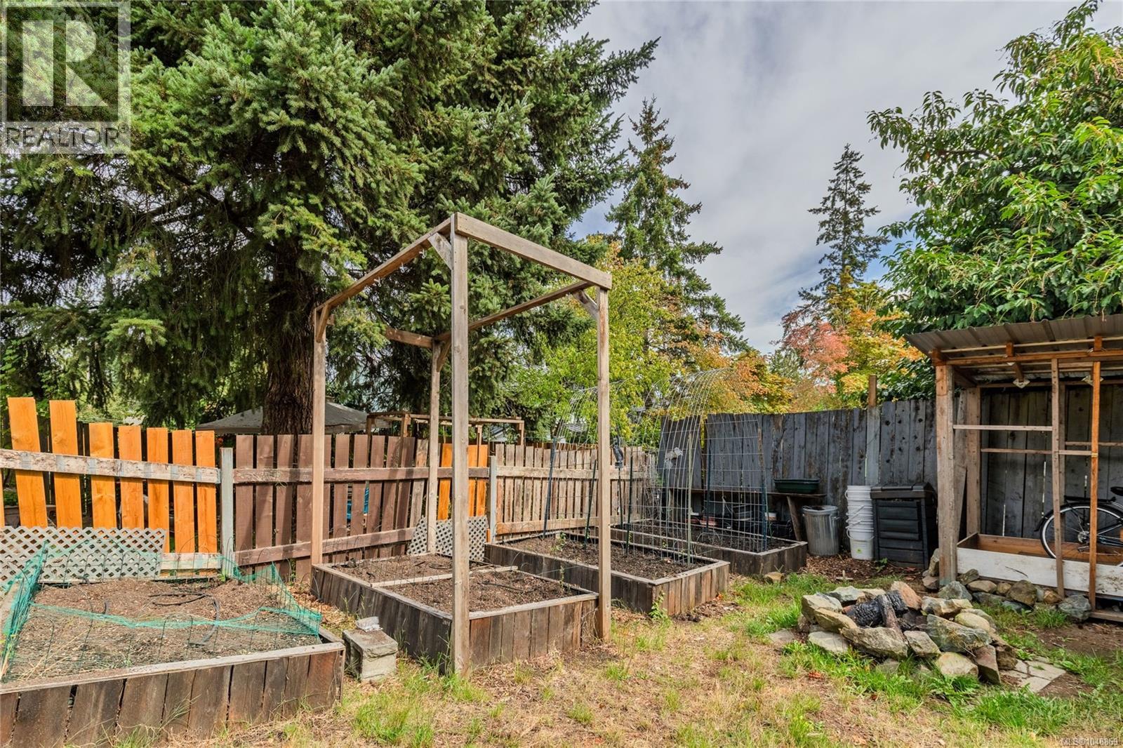 832 Holly Hill Rd - Image 42