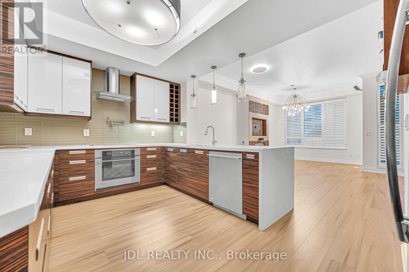 #TH07 761 BAY STREET - 13