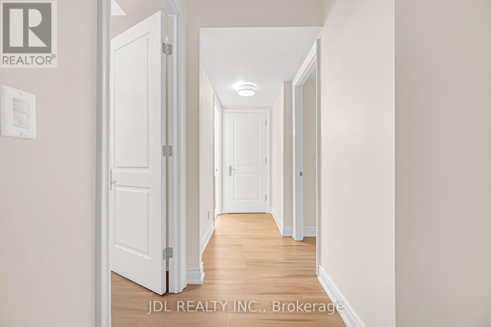 #TH07 761 BAY STREET - Image 18