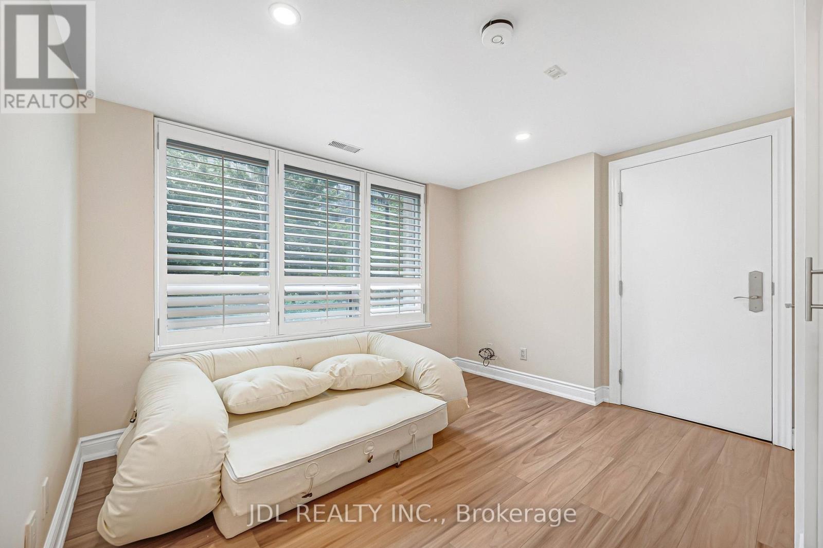 #TH07 761 BAY STREET - Image 3
