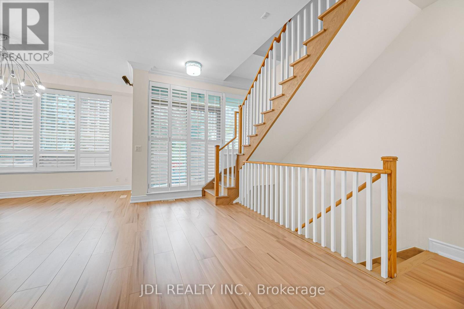 #TH07 761 BAY STREET - Image 4