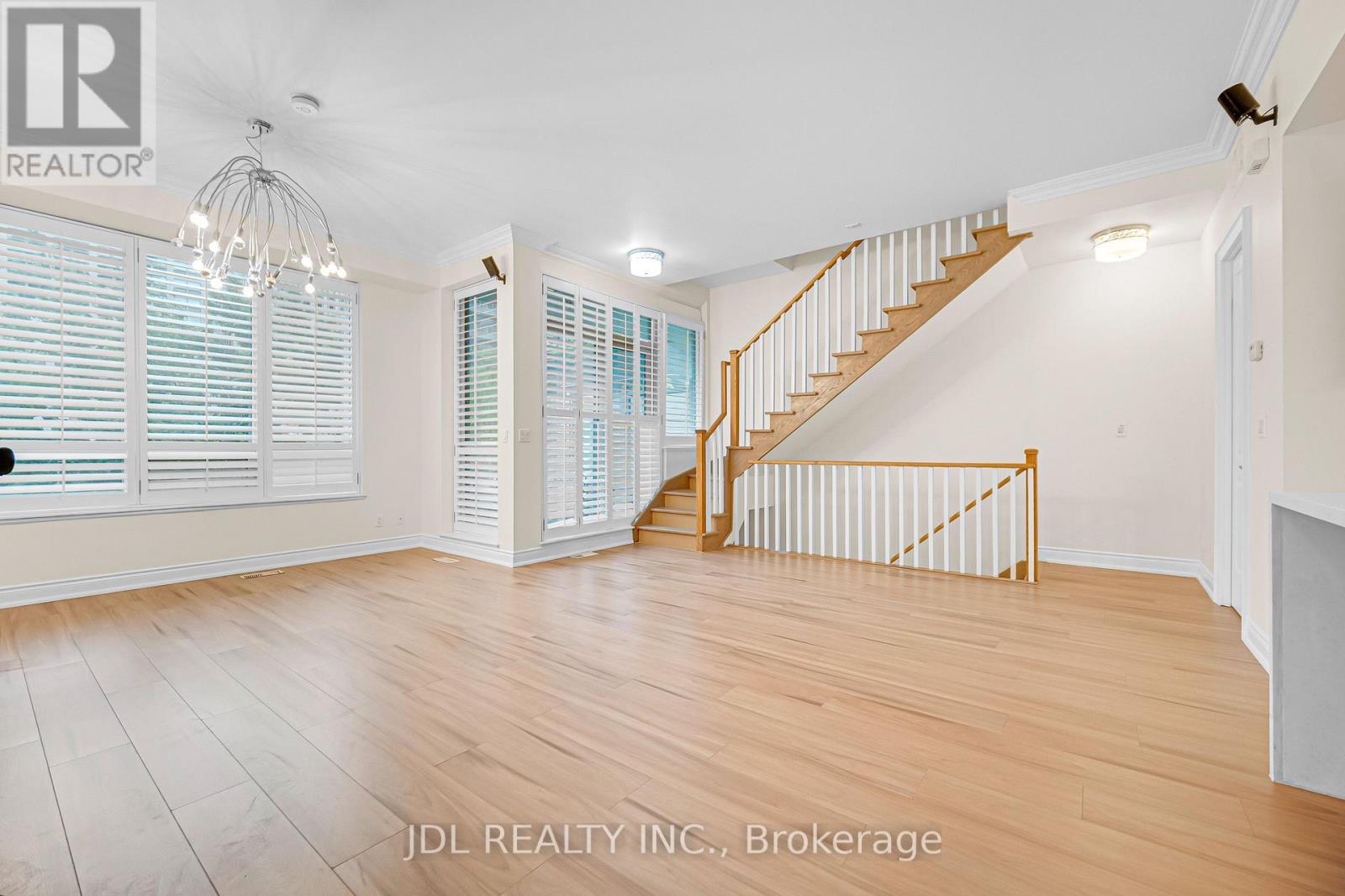 #TH07 761 BAY STREET - Image 8