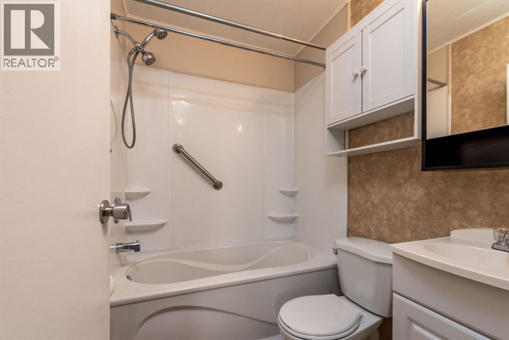 76, 5308 57 St - 12