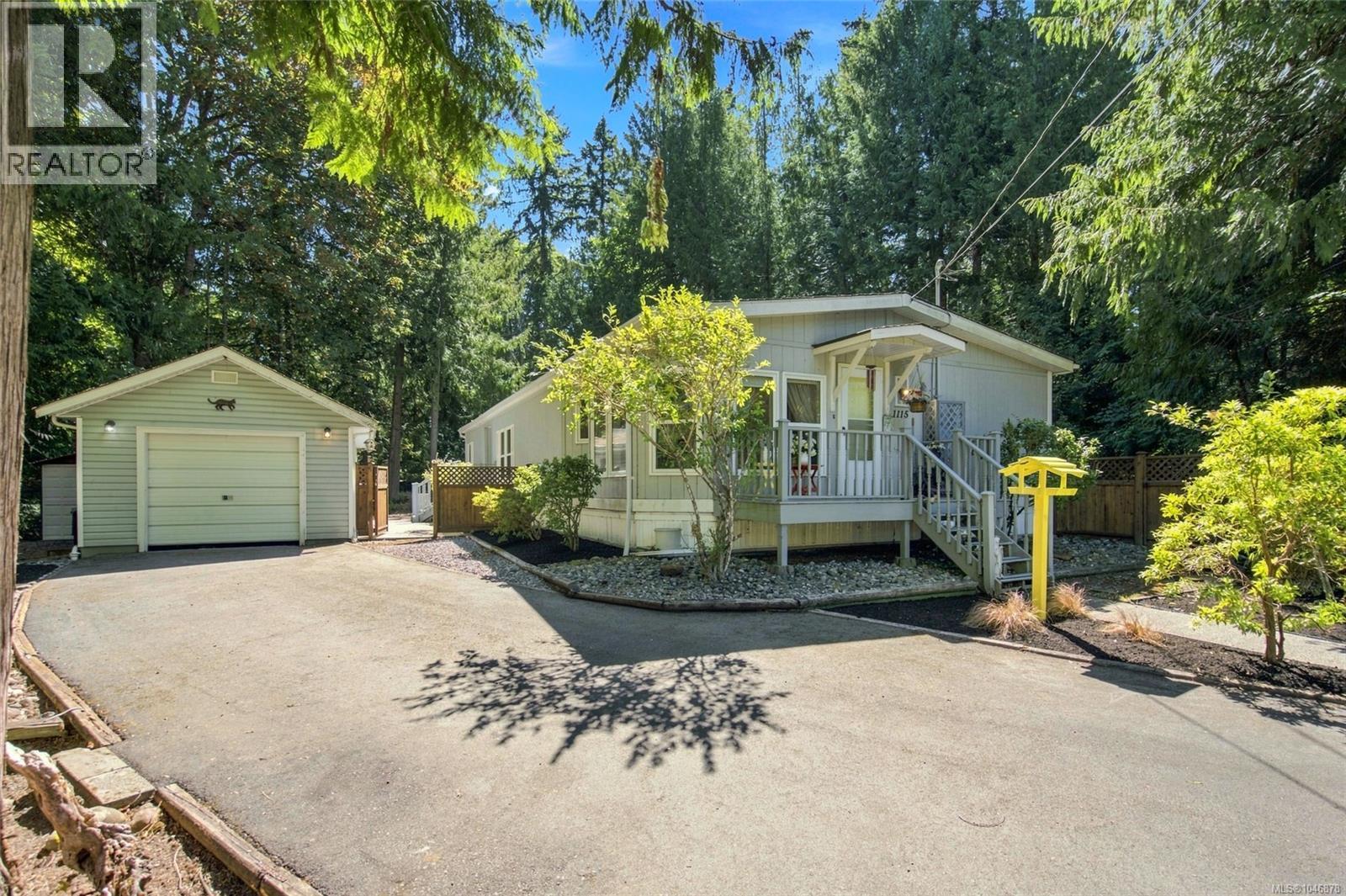 1115 Symons Cres - 3