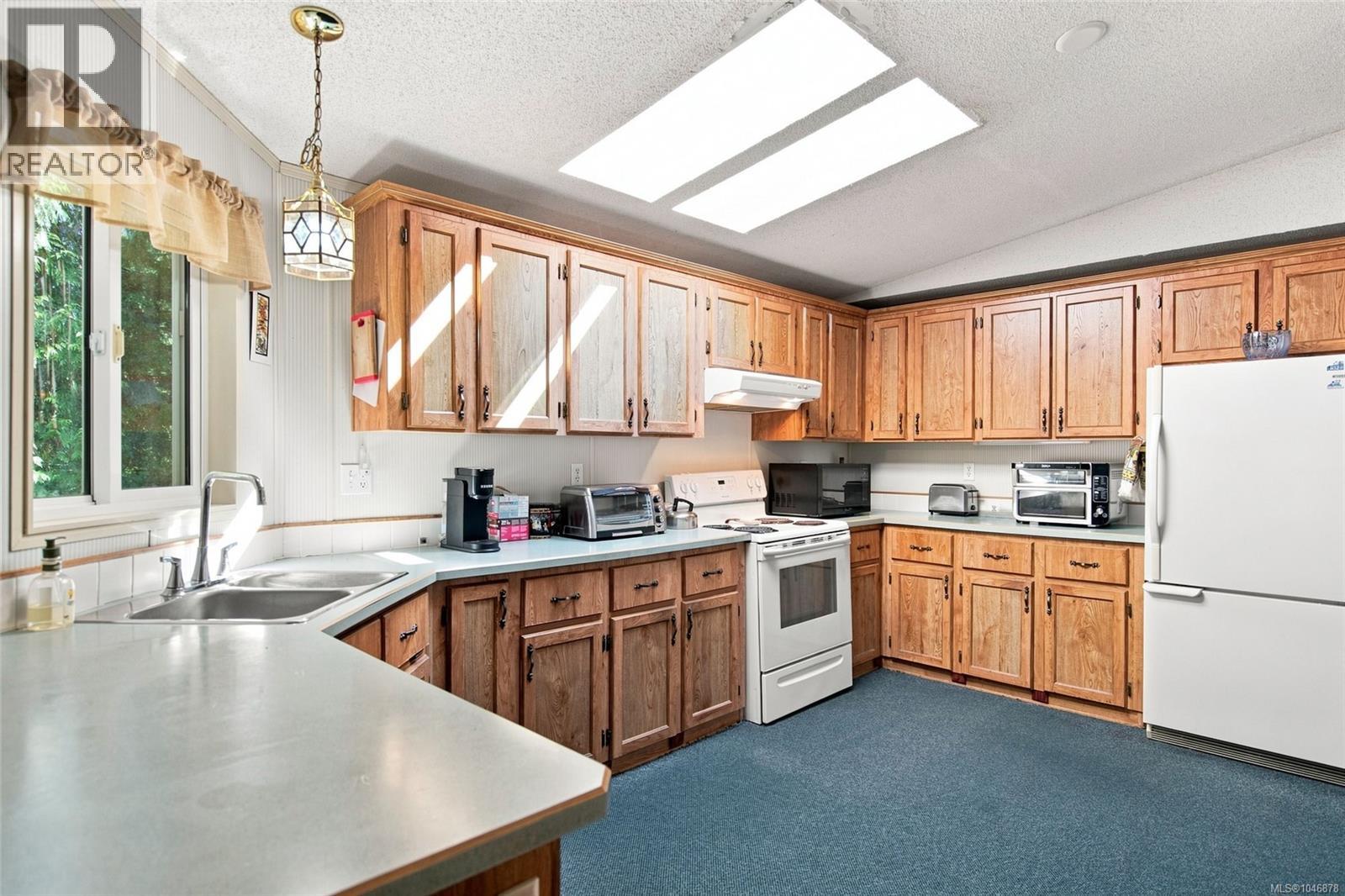 1115 Symons Cres - 10