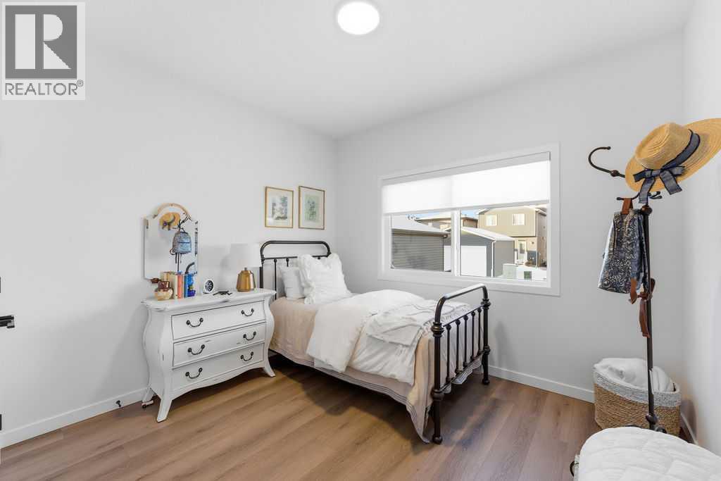 966 Chinook Winds Meadow SW - 16