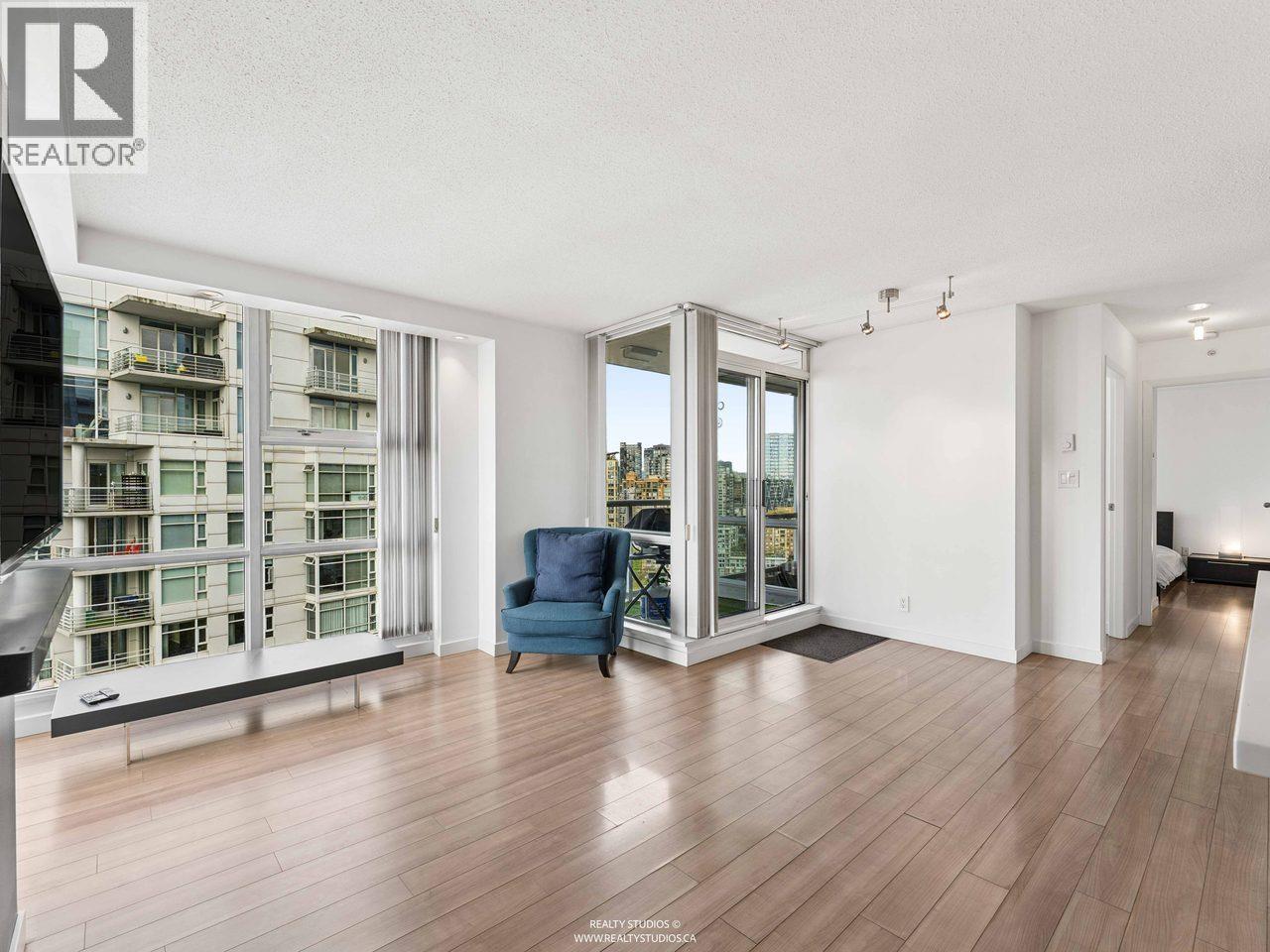 #3202 193 AQUARIUS Mews, Vancouver, British Columbia, V6Z2Z2, Vancouver, British Columbia — photo 4 of 5