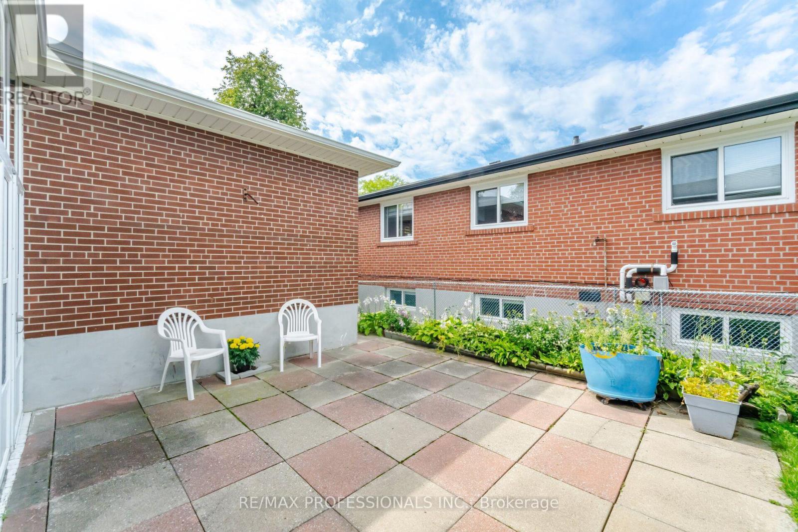 19 EARLDOWN DRIVE - Image 38