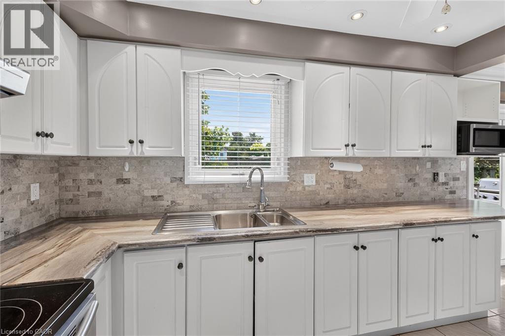 3 RIDGEMOUNT Drive - 14