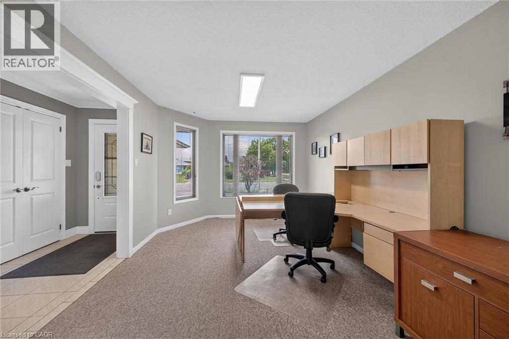 3 RIDGEMOUNT Drive - 6