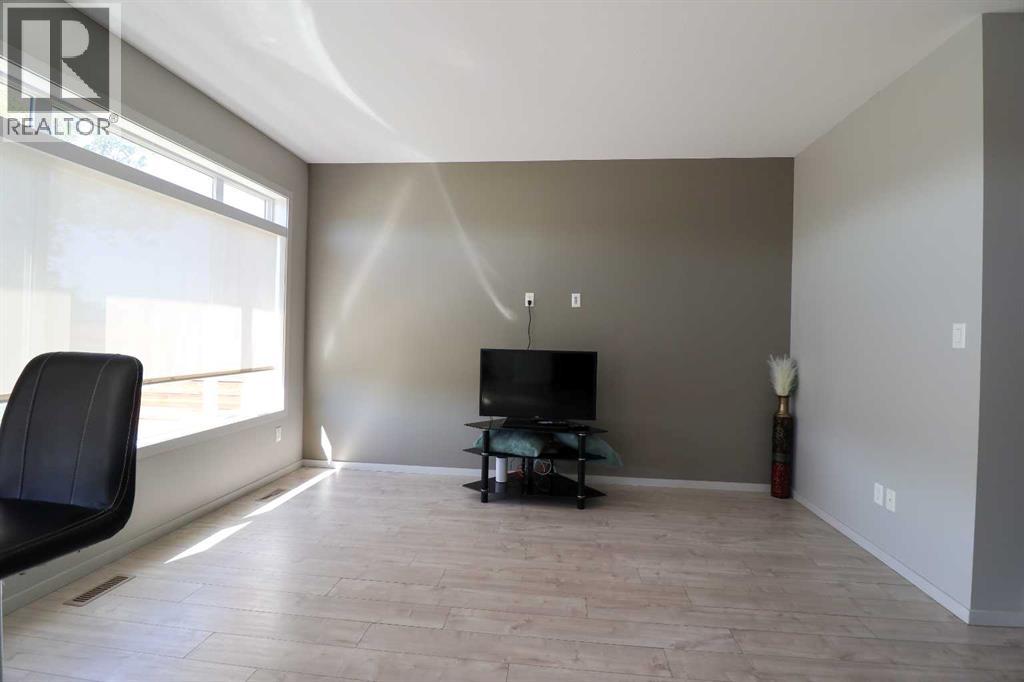 #3 478 Highlands Boulevard W - Image 10