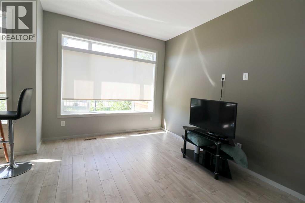 #3 478 Highlands Boulevard W - 11
