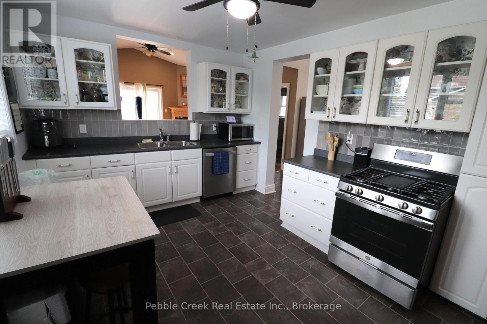 206 PICTON STREET E - Image 22
