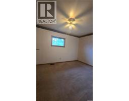 Den - 316 Murray Street, Oxbow, SK S0C2B0 Photo 8