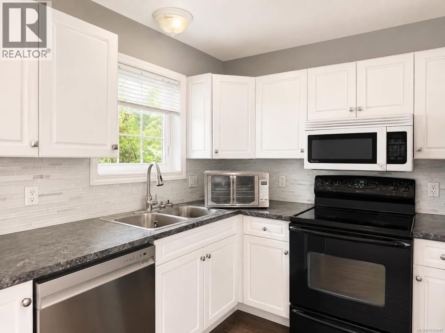 1933 Galerno Rd, Campbell River