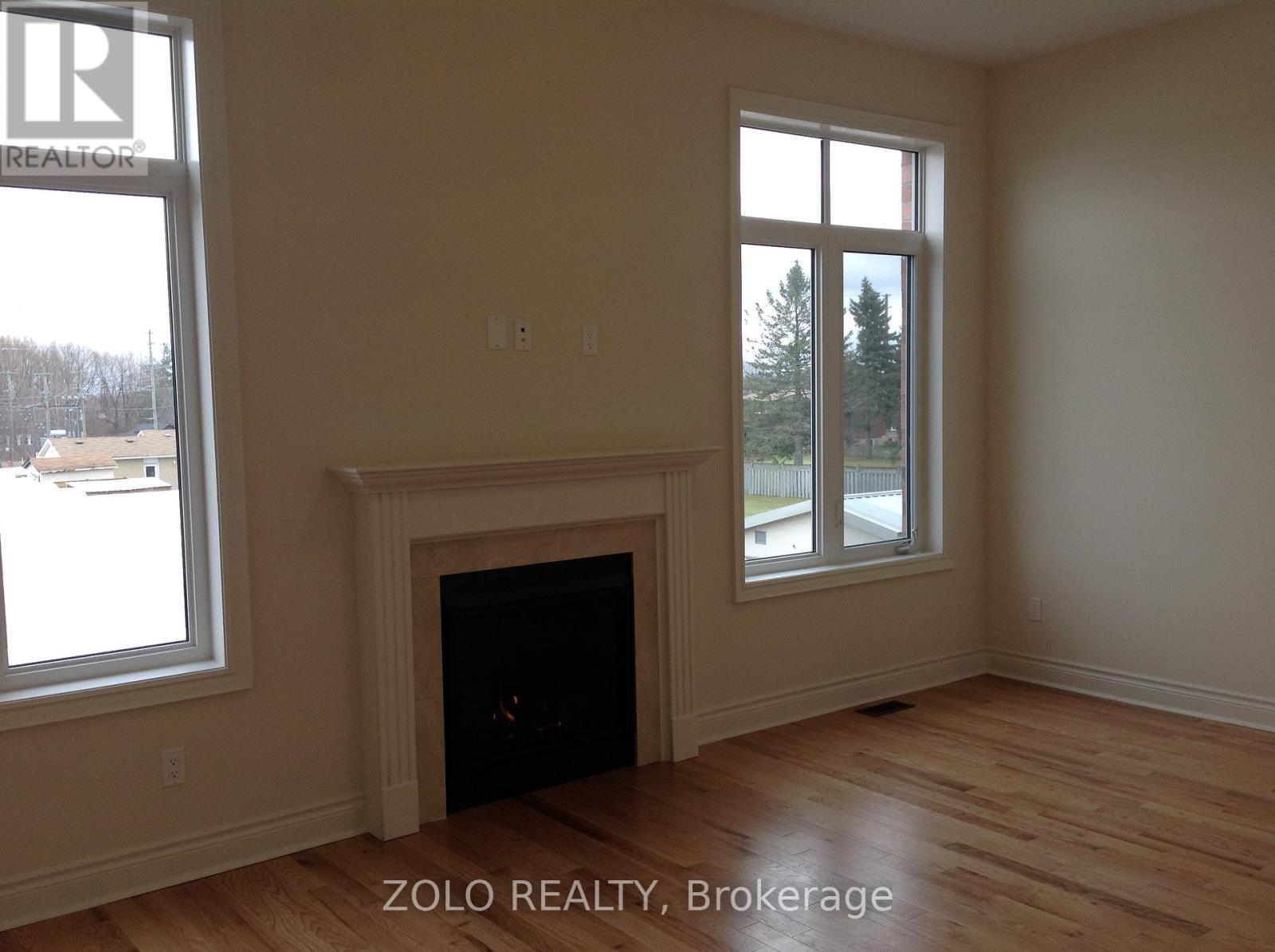 64 CAYTON CRESCENT, Bradford West Gwillimbury (Bradford) — photo 2