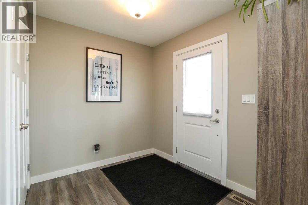 408 11B Street, Nobleford — photo 2