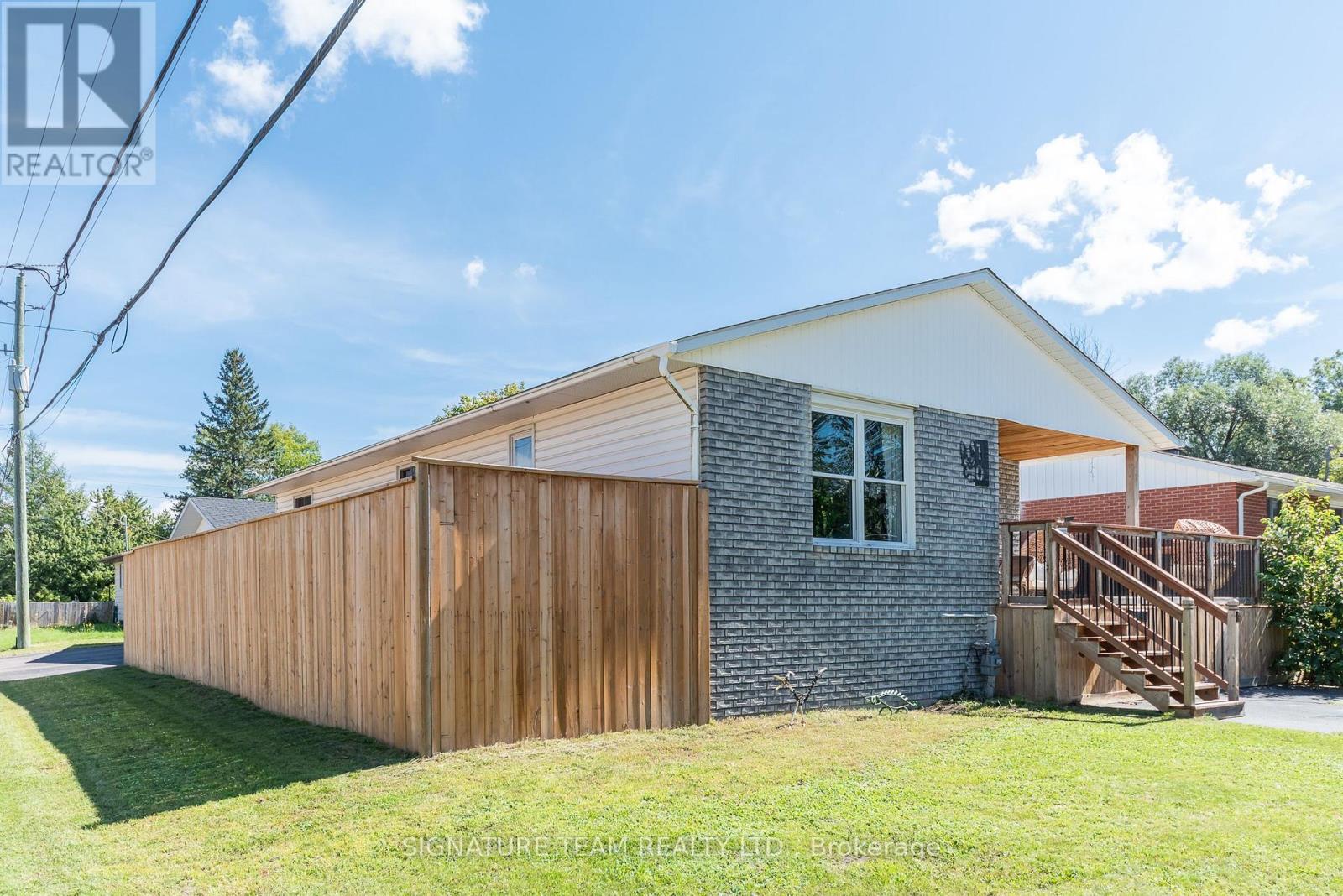 4 Bed, 2 Bath House for Sale in Petawawa – 10 SELKIRK STREET, Petawawa – MLS# X13751056 - Image 29
