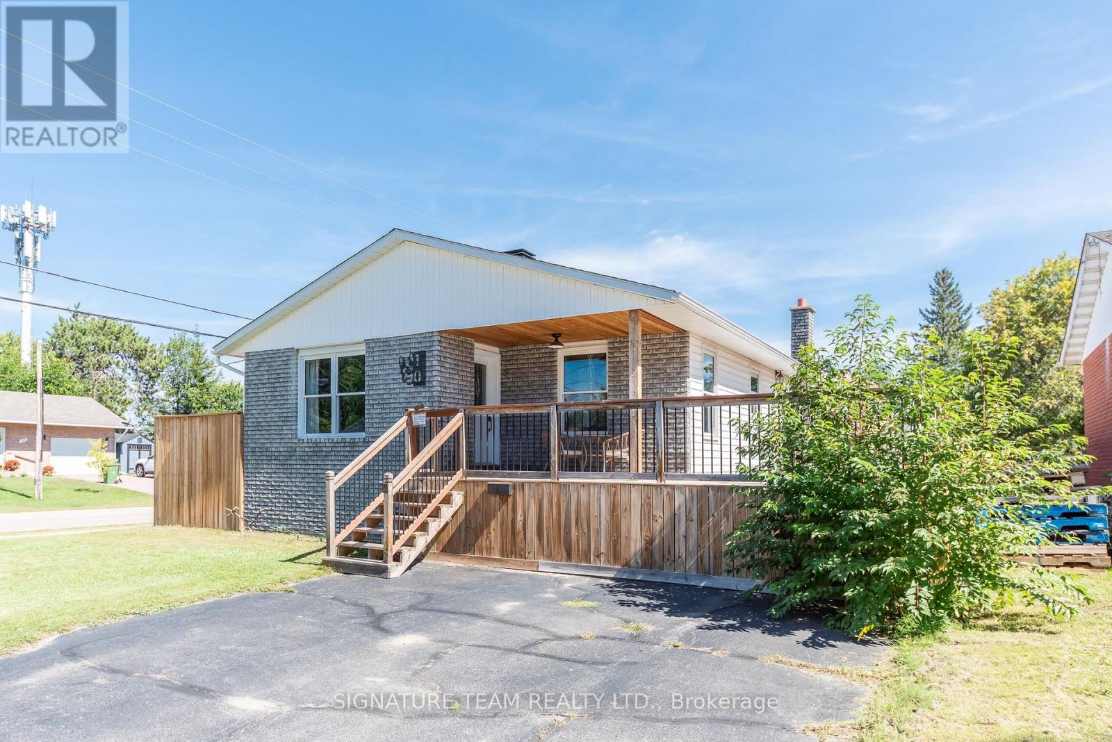 4 Bed, 2 Bath House for Sale in Petawawa – 10 SELKIRK STREET, Petawawa – MLS# X13751056 - Image 30