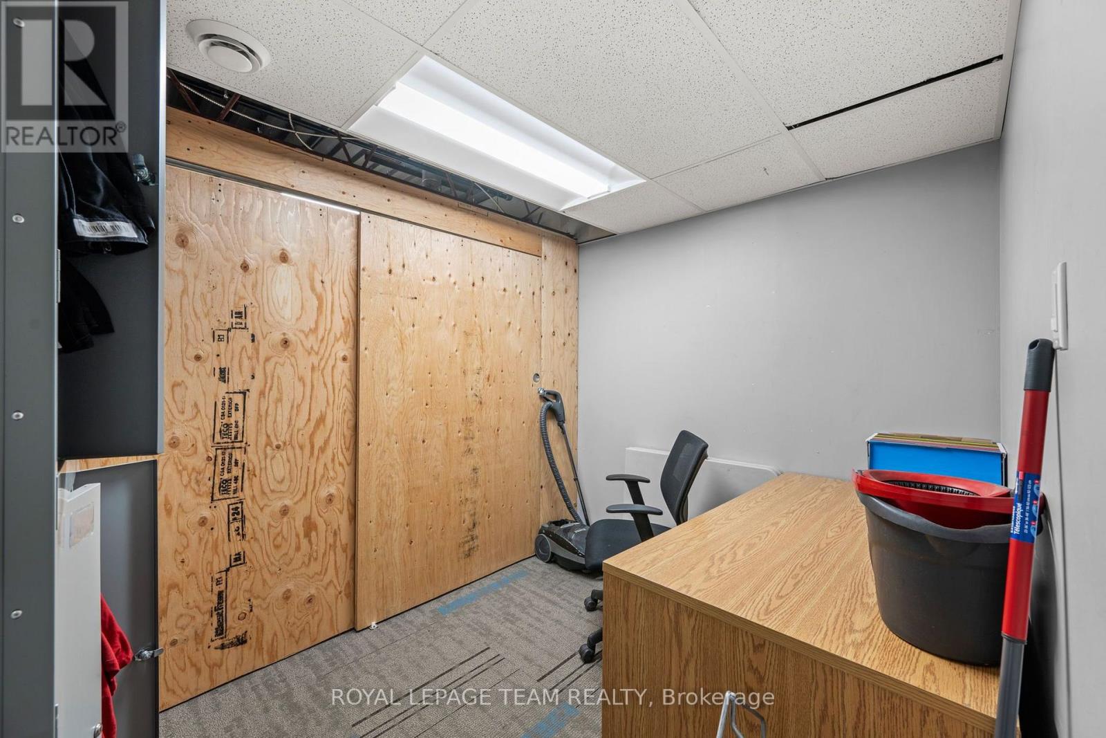 Industrial for Sale in Ottawa – 121 – 15 CAPELLA COURT, Ottawa – MLS# X13751070 - Image 36