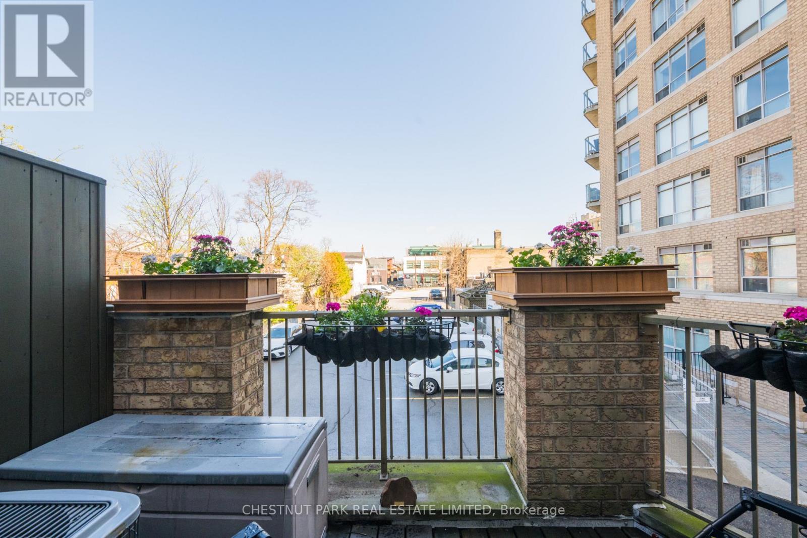 #TH8 140 BATHURST STREET - 20