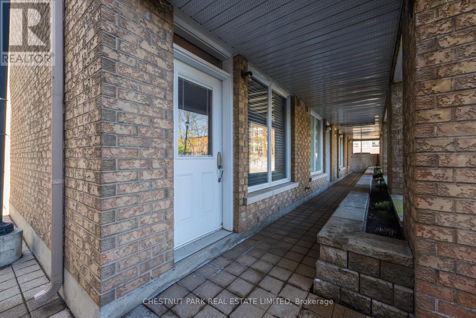 #TH8 140 BATHURST STREET - 40