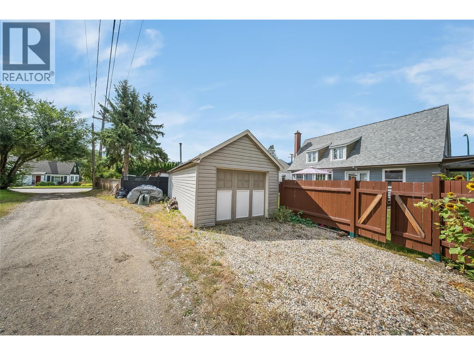 204 DIANA Crescent, Trail