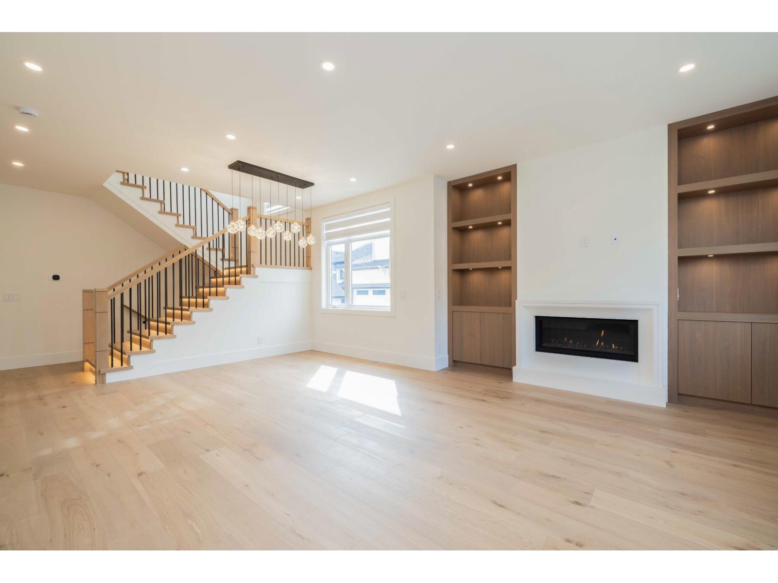 16586 22 AVENUE, Surrey — photo 2
