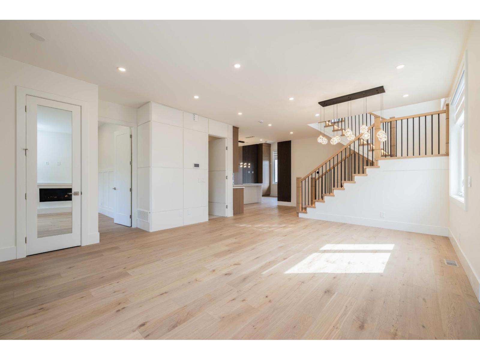 16586 22 AVENUE, Surrey — photo 3
