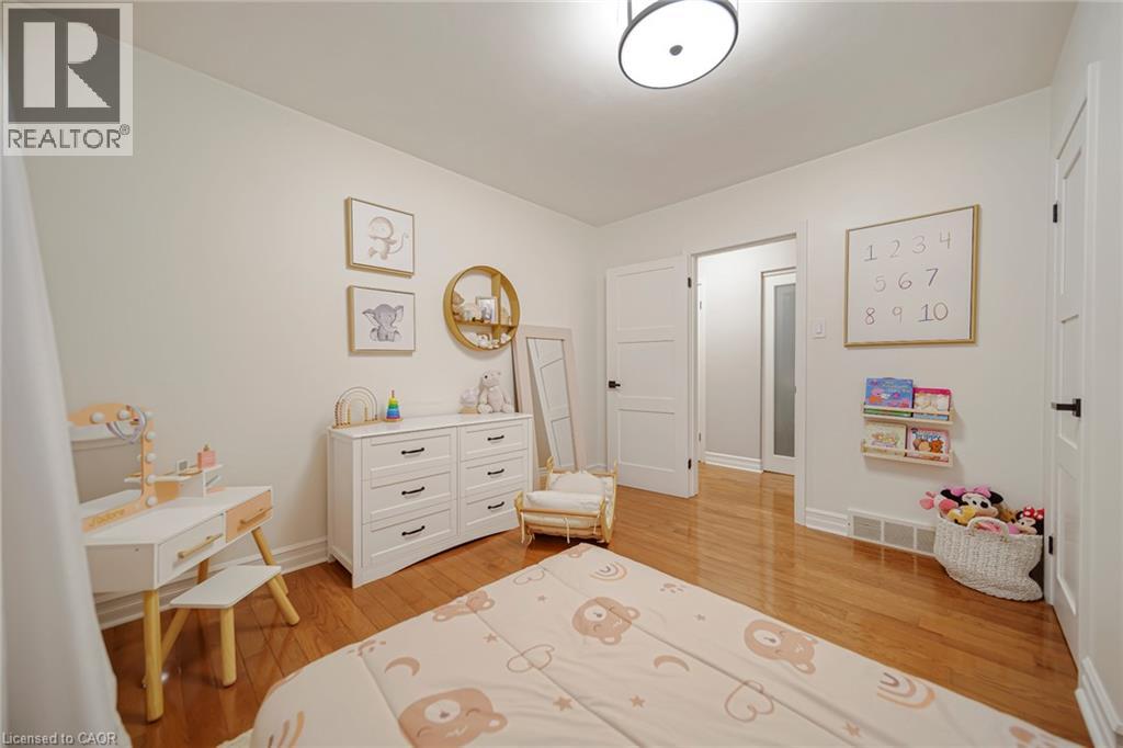 220 CLAREMONT Avenue - 23