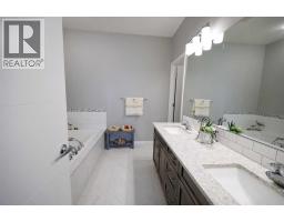 Kitchen - 163 Cityside Park Ne, Calgary, AB T3N1P2 Photo 6