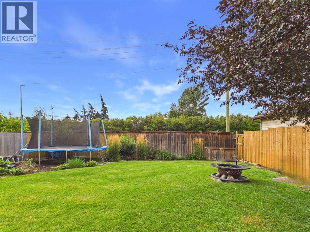 32 Haliburton Crescent - 34