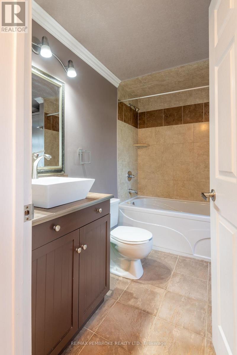 2 Bed, 1 Bath House for Sale in Pembroke – 628 PERTH STREET, Pembroke – MLS# X13751170 - Image 12