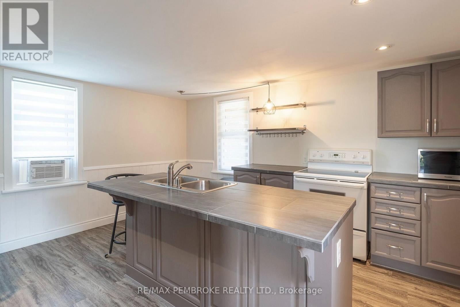 2 Bed, 1 Bath House for Sale in Pembroke – 628 PERTH STREET, Pembroke – MLS# X13751170 - Image 18