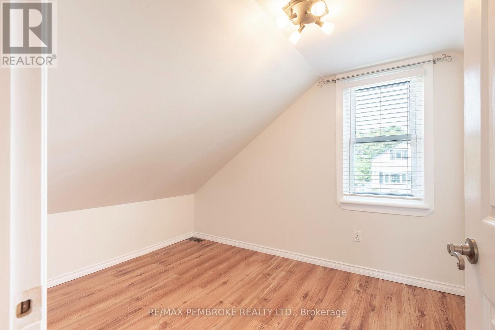 2 Bed, 1 Bath House for Sale in Pembroke – 628 PERTH STREET, Pembroke – MLS# X13751170 - Image 24
