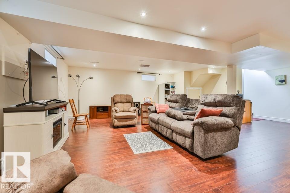 5203 48 AV - 30