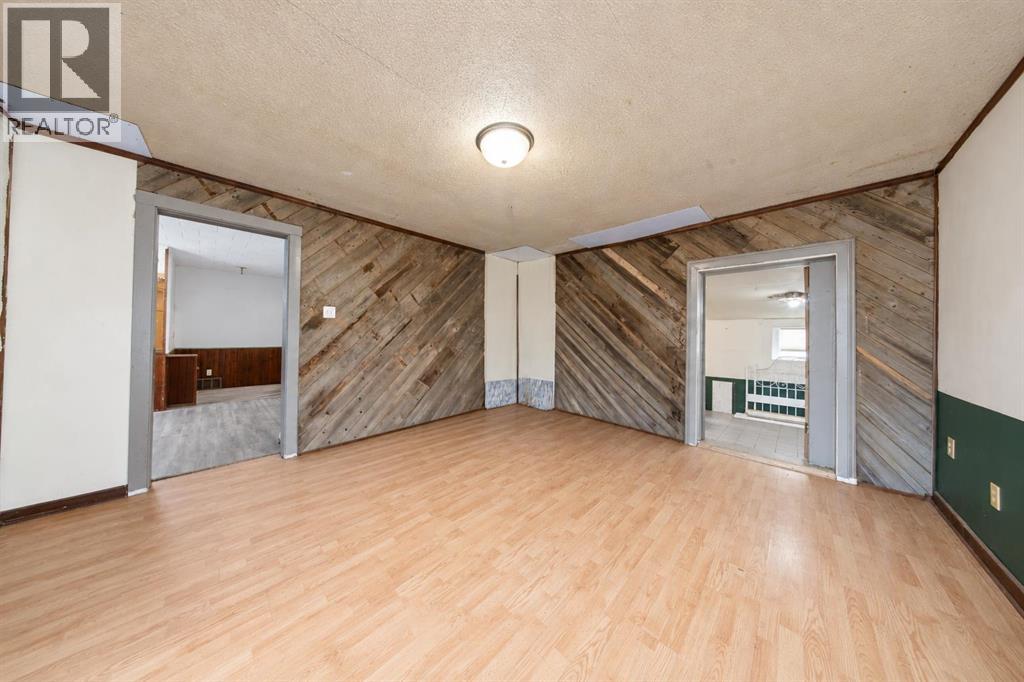 Listing photo – 5006 47 Avenue, Ponoka