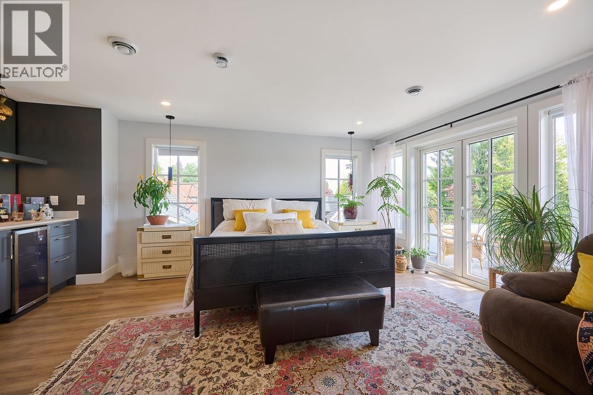449 E 15TH STREET, North Vancouver